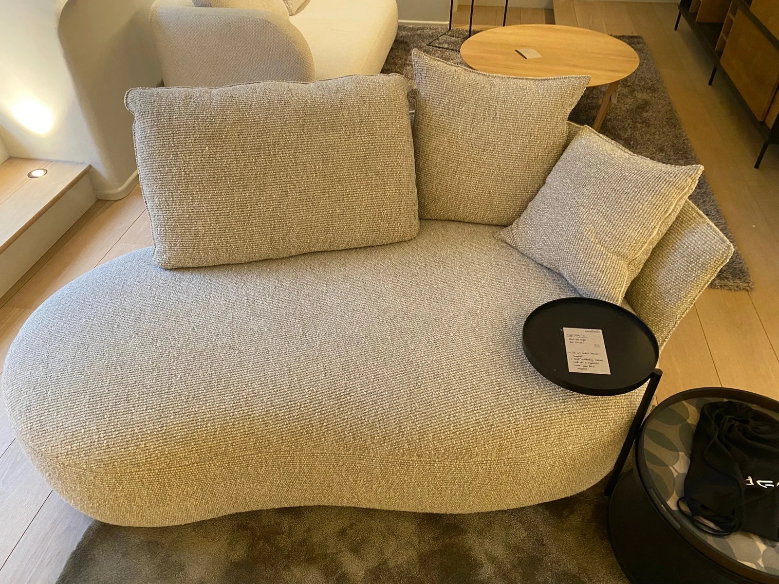 Onze Indera Float dormeuse in stof ST1004160 met drie inbegrepen kussens